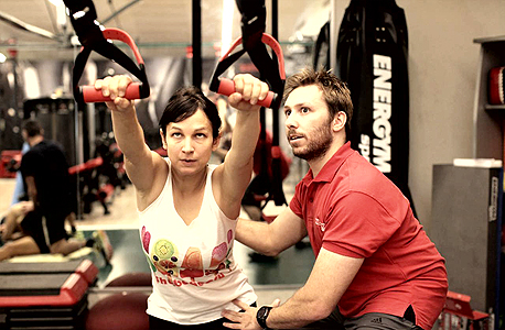 אימון ב־Jungle Gym. תמיכה מוגברת במשקל הגוף