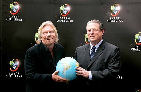 ברנסון (משמאל) ואל גור משיקים ב־2007 את תחרות Virgin Global Challange. קית ואייזנברגר בגמר, צילום: גטי אימג