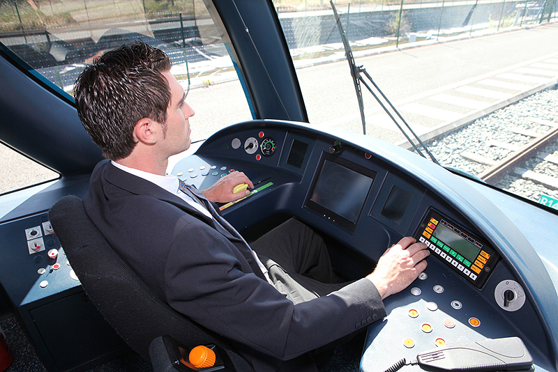 נהגי קטרים. הסכם חדש ברכבת ישראל מגביל את הנהיגה ל-6 שעות במשמרת, צילום: שאטרסטוק