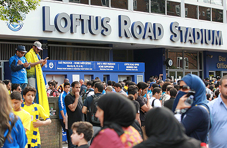 אצטדיון לופטוס רואד. בניגוד למה שקורה בערב הסעודית, בלונדון הורשו נשים להיכנס ולצפות במשחק לצד הגברים, צילום: אי פי איי