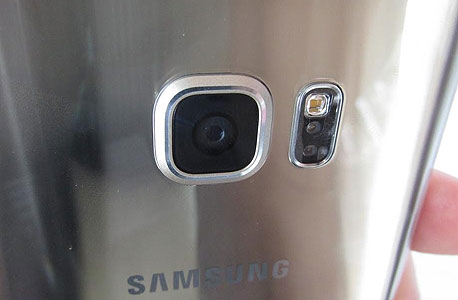 לשני המכשירים מצלמה איכותית שיכולה לצלם וידיאו ב-4K, צילום: עומר כביר