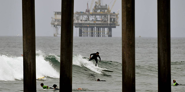 אסדת נפט מול חופי קליפורניה. עלויות ייצור גבוהות, צילום: איי אף פי