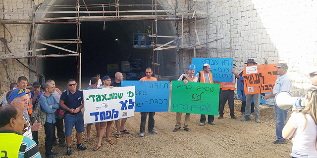 עשרות עובדים זרים חסמו את עבודות הרכבת בקו המהיר לירושלים