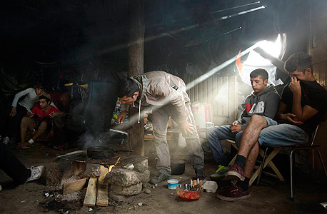 משפחת פליטים מאפגניסטן, צילום: איי פי