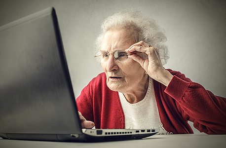 קשישים בפער טכנולוגי