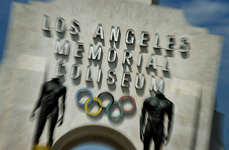 הקולסאום בלוס אנג'לס. על פי טיוטת ההצעה, המשחקים יעלו 4.6 מיליארד דולר – עשירית מהעלות של אולימפיאדת החורף בסוצ'י, רוסיה