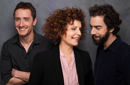 מימין ימי ויסלר ולאורה ריבלין ושאול בסר מימין ימי ויסלר ולאורה ריבלין ושאול בסר