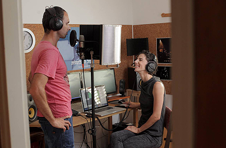 חן רותם ועומר יפמן באולפן הביתי. גם סבתות באות להקליט