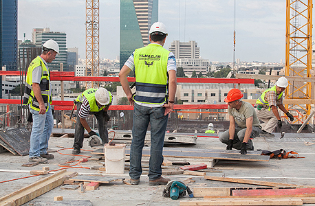 הפועלים בפעולה. הטורקים מעורבים בבניית מרבית המגדלים בתל אביב, צילום: עמית שעל