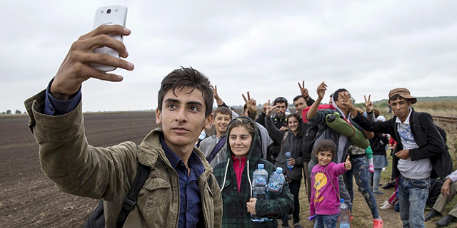 שיימינג בטוויטר: למה הפליטים מסוריה קונים סמארטפון ולא אוכל?