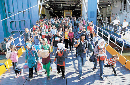 פליטים מגיעים ליוון, אתמול, צילום: רויטרס