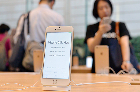אייפון 6s פלוס בחנות אפל בארה"ב
