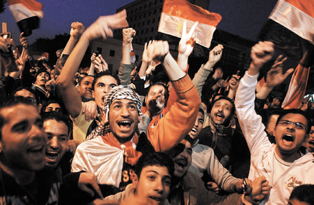 הפגנות האביב הערבי בקהיר. "המזרח התיכון נלחץ בין ארבעה כוחות, זה אזור קשה מאוד", צילום: רויטרס