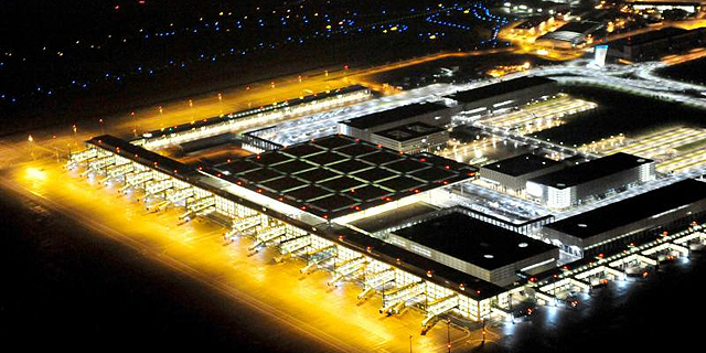 שדה התעופה החדש ווילי ברנדט ברלין. 66 אלך ליקויים והיד עוד נטויה, צילום: DPA