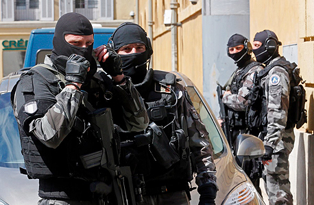 שוטרי היחידה הצרפתית ללוחמה בטרור