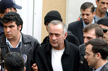 טורקיה. אלאטין קאקיצ'י, הבוס של הפשע המאורגן, מובא למשפט