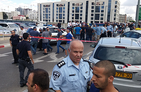 זירת הפיגוע בתל אביב. המחבל דקר במברג חמישה בני אדם