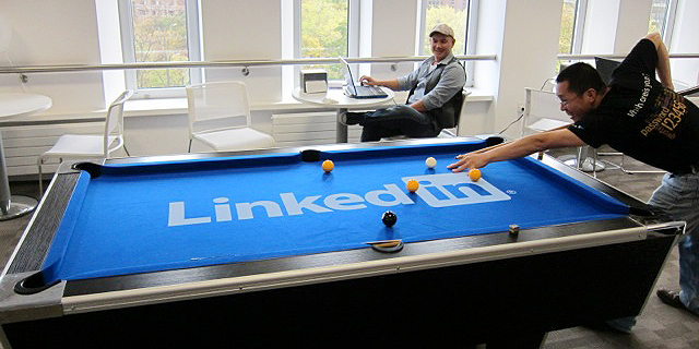 עובדים בלינקדאין, שולחנות פינג פונג זה לא מה שגורם לעובדים לקום בבוקר, צילום: linkedin.com