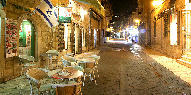 בתי הקפה הריקים בירושלים. מענק לעסקים הקטנים בבירה, צילום: עמית שאבי 