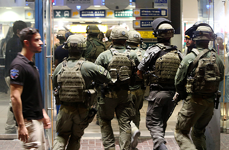 שוטרים אחרי פיגוע בירושלים, צילום: עמית שאבי