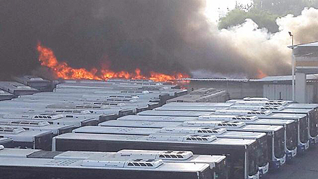 שריפת ענק במסוף האוטובוסים של דן ליד קניון איילוןשריפת ענק במסוף האוטובוסים של דן ליד קניון איילון