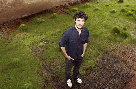 האמן מרטין רות'. "הממשלה האמריקאית מעורבת במה שקורה בסוריה כבר שנים ארוכות, אבל האזרחים שלה מנותקים לחלוטין מהמתרחש" האמן מרטין רות'. "הממשלה האמריקאית מעורבת במה שקורה בסוריה כבר שנים ארוכות, אבל האזרחים שלה מנותקים לחלוטין מהמתרחש"