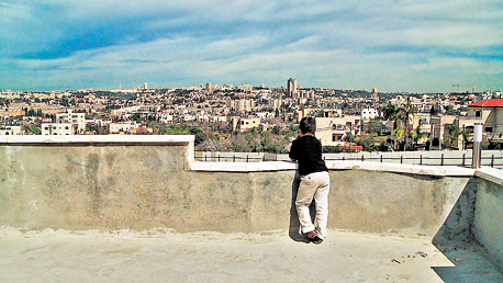 מתוך "פה ולא שם". אילון: "ירושלים כמעט בלתי אפשרית לצילום. היא יכולה להיות יפהפייה ומכוערת להחריד באותו שוט"