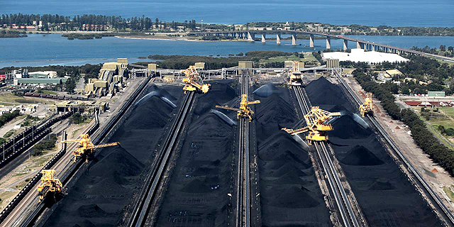 אוסטרליה. ההאטה העולמית יצרה עודפי פחם, ומחירו צנח לשפל של 8 שנים, צילום: בלומברג
