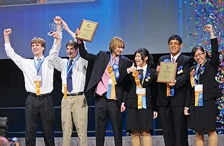 זוכה ב־2011 בפרס בינלאומי מטעם אינטל. ההישג: פיתוח גלאי קרינה לצרכים ביטחוניים במאית מהעלות הקיימת, צילום: Intel/Chris Ayers