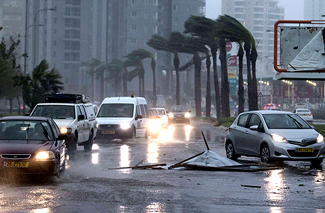 הסופה בתל אביב, צילום: איי אף פי