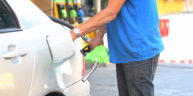 למרות הצניחה בנפט: מחיר הדלק יירד הלילה רק ב-5 אגורות לליטר