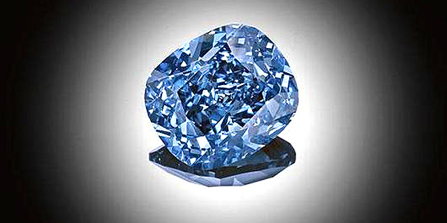 נשבר שיא העולם: יהלום כחול נדיר נמכר ב-48.4 מיליון דולר 