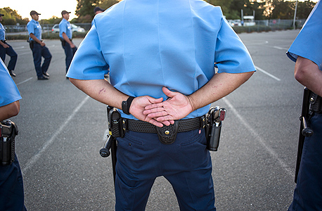 האם מצלמות הגוף של המשטרה ישנו את היחס לעצורים?, צילום: בלומברג