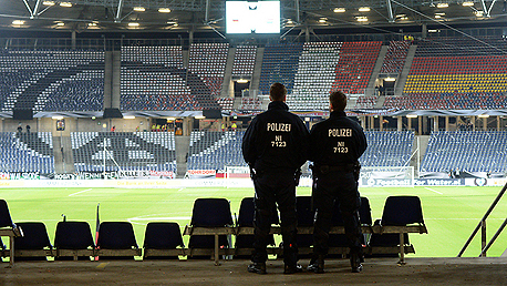 שוטרים באיצטדיון, צילום: אי פי איי