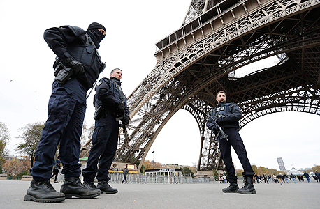 פריז בבוקר שאחרי התקפת הטרור שבה נרצחו 132 בני אדם. "התחבורה והתקשורת 'ייצאו' לאירופה את תהליך קריסת הדומינו" 