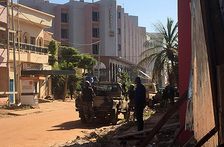 מלון רדיסון בלו במאקו צבא מאלי  בני ערובה טרור, צילום: איי אף פי