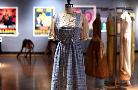 השמלה של דורותי מהסרט הקוסם מארץ עוץ
