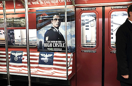 פרסומת רכבת תחתית ניו יורק אמזון סדרה טלוויזיה האיש במצודה סמלים נאצים 2, צילום: איי אף פי
