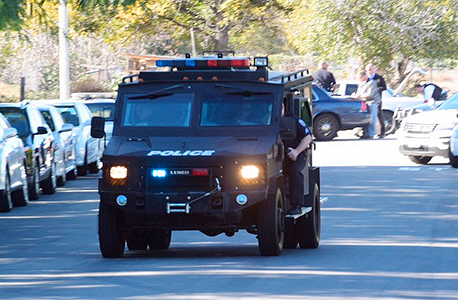 מכונית משטרה בקליפורניה, לאחר הטבח שאירע בסן ברנרדינו, צילום: איי פי