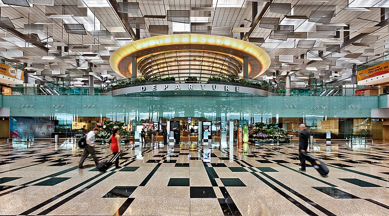 נמל התעופה צ'אנג'י, סינגפור. מככב
