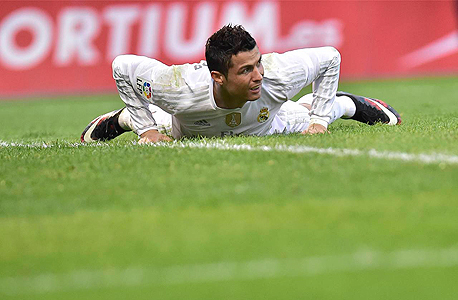 רונאלדו על כר הדשא. הכדורגל לא יימשך לנצח