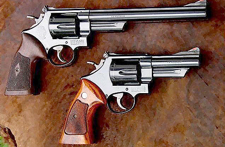 אקדחים מתוצרת אקדח סמית' אנד ווסון