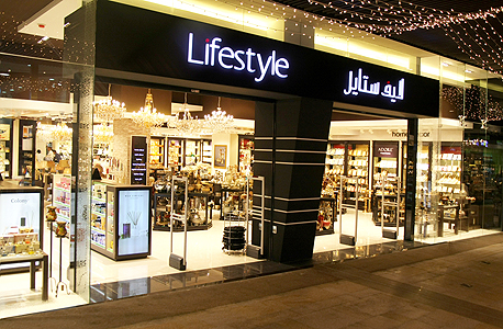 חנות לייפסטייל בדובאי. בלי מוצרי טראמפ