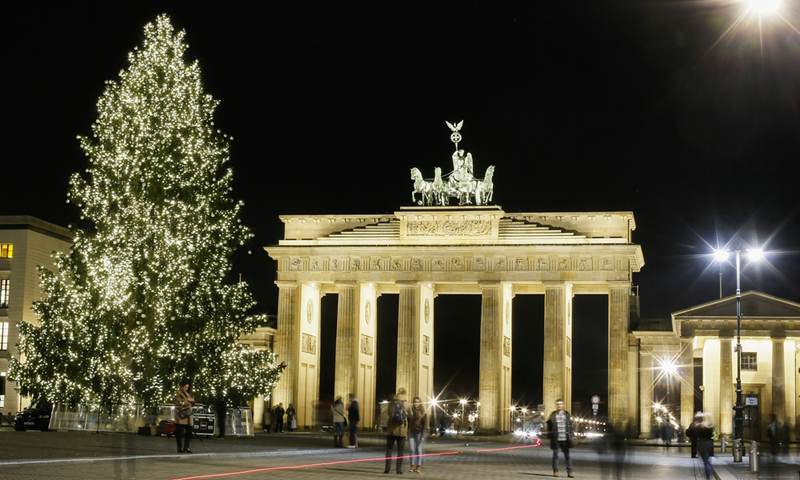 עץ האשוח בשער ברנדנבורג, ברלין, צילום: איי פי