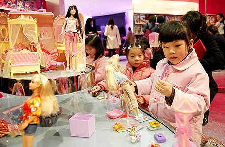 ברחבי העולם. אירועי 50 שנה לברבי (בתמונה, מוזיאון ברבי בשנגחאי), צילום: איי פי