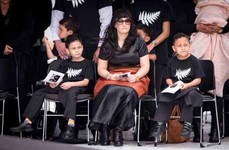 משפחתו של לומו. איגוד שחקני הרוגבי של ניו זילנד השיק את קרן המורשת של ג'ונה לומו, כדי לעזור במימון של דיריילי (6) וברייליי (5), זאת בעקבות מותו של לומה בחודש שעבר בגיל 40. 