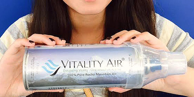 זיהום אוויר? התושבים בסין מתנפלים על בקבוקים מלאים באוויר הרים צלול