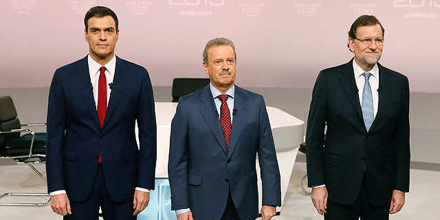 מימין - ראש ממשלת ספרד מריאנו ראחוי, משמאל - פדרו סאנצ
