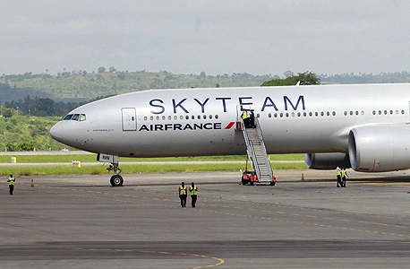 מטוס האייר פראנס אחרי נחיתת החירום בקניה, צילום: רויטרס