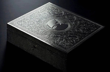 העותק היחיד מהאלבום החדש של Tang Clan־Wu ששקרלי קנה ב־2 מיליון דולר, לא האזין לו ומשתעשע ברעיון להשמידו